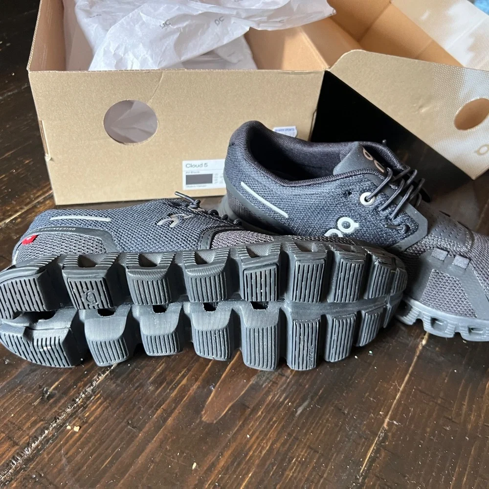 On Running Black Athletic Shoes - Picture 3 of 3